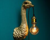 lampe murale autruche dorée design avec ampoule vintage